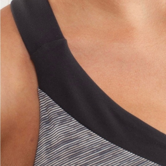 Lululemon Athletica Gray Sports Bra with V-Neck and Elastic Band - Picture 4 of 7